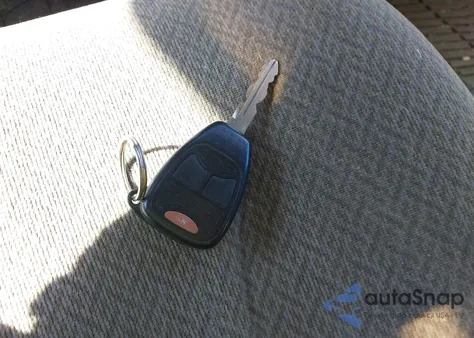 2005 Chrysler Town & Country Lx from USA, damaged, VIN 2C4GP44R05R355192